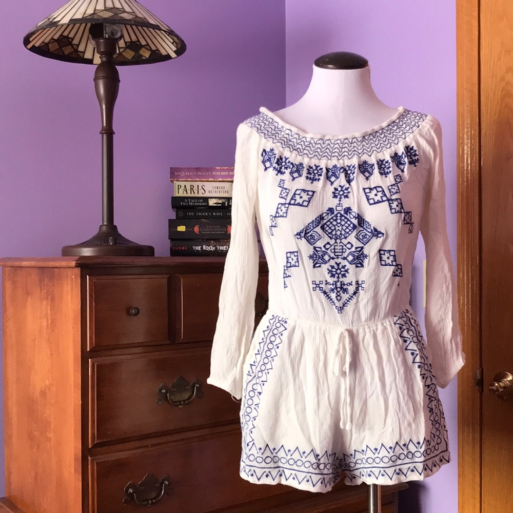 BRIGITTE BAILEY 💙 White Gauze Romper, blue embroidery, lined, long sleeve